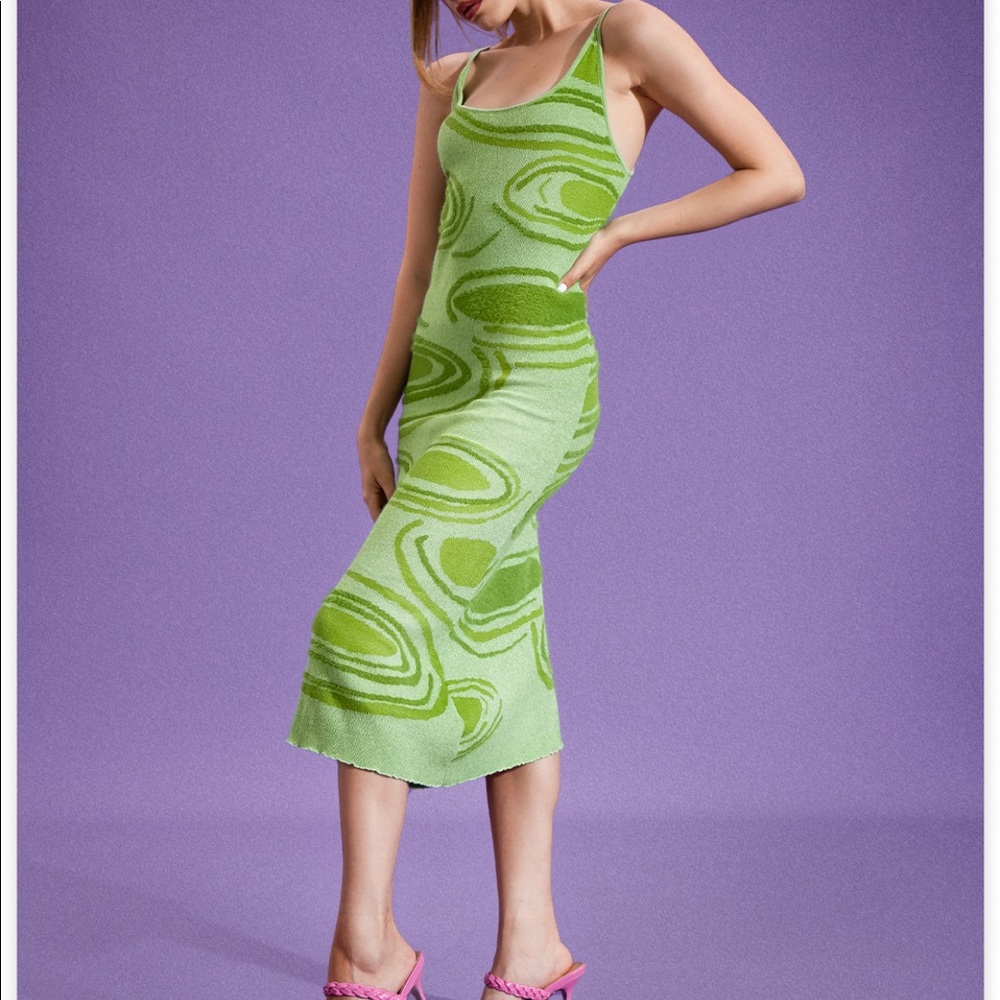 Green Sleeveless U-Neck Dress - Picture 4 of 5